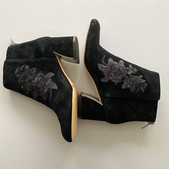 Lord & Taylor Womens Black 424 Fifth Floral Ankle Zipper Boots Size 6.5 Medium - Picture 2 of 9